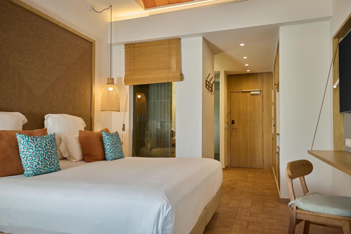 The Club King Junior Suite