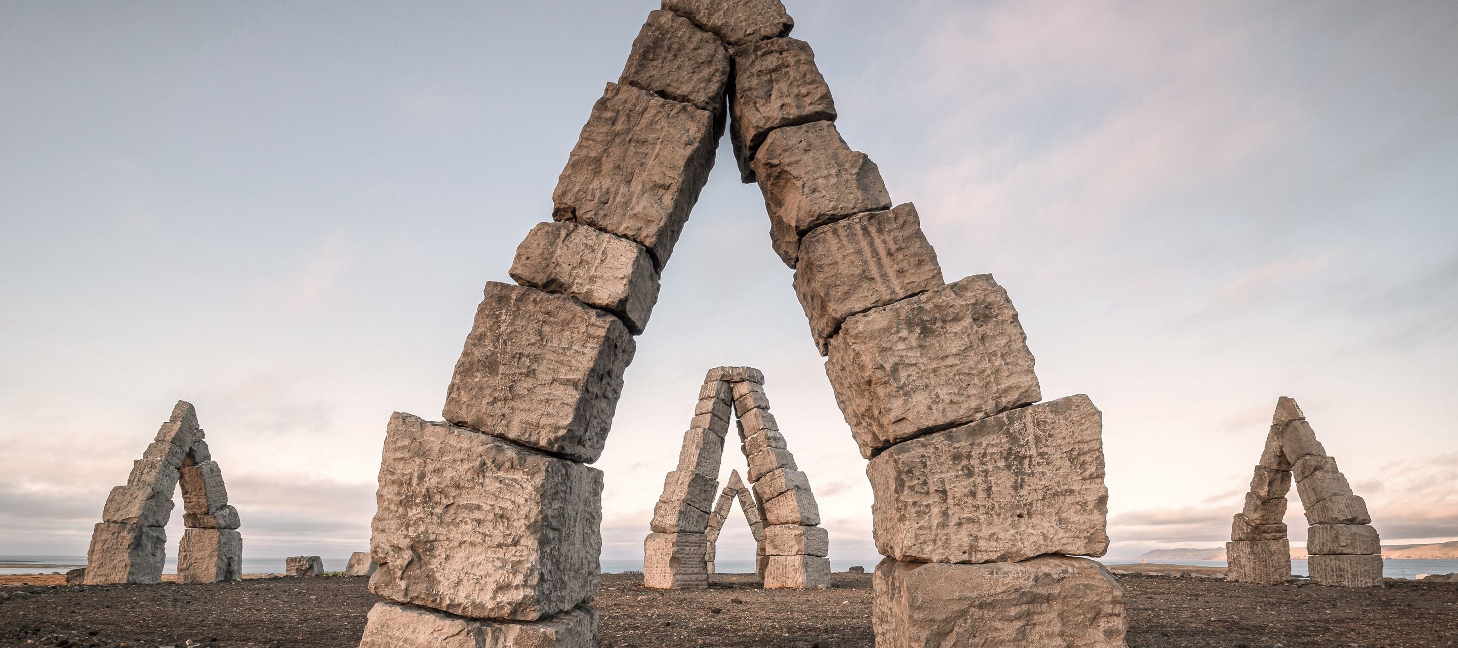 Die Arctic Henge. Sind sie verwandt mit Stonehenge?