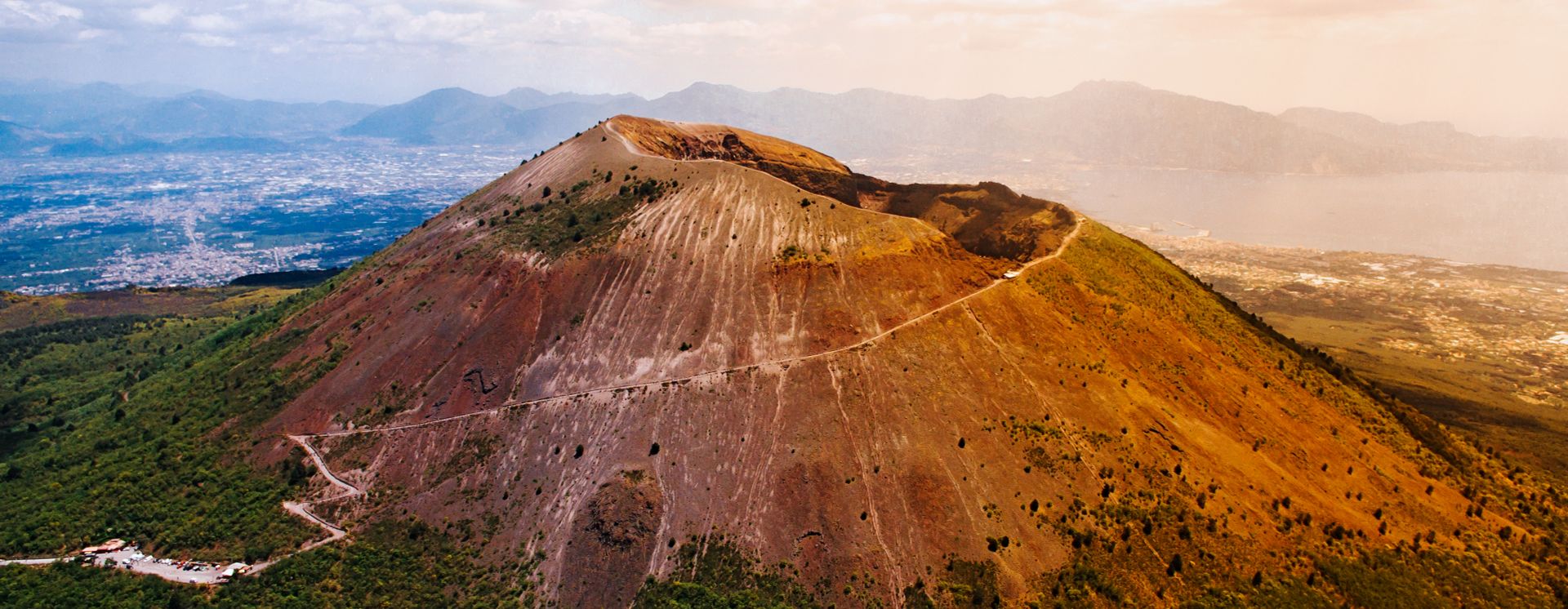 Blick auf den Vulkan Vesuv bei Neapel