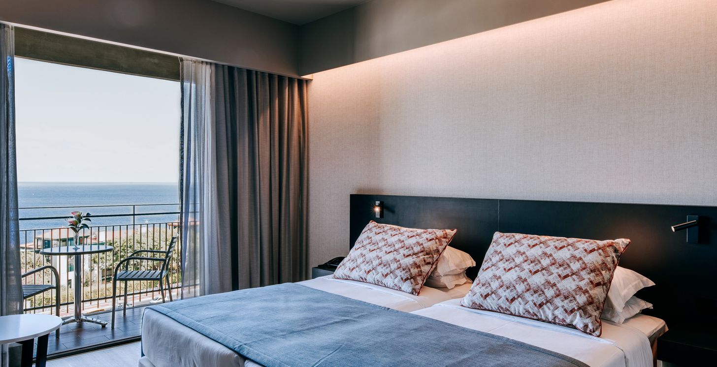 Chambre double avec balcon vue mer