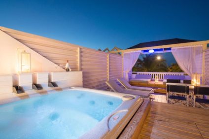 Insel-Suite mit Whirlpool Meersicht