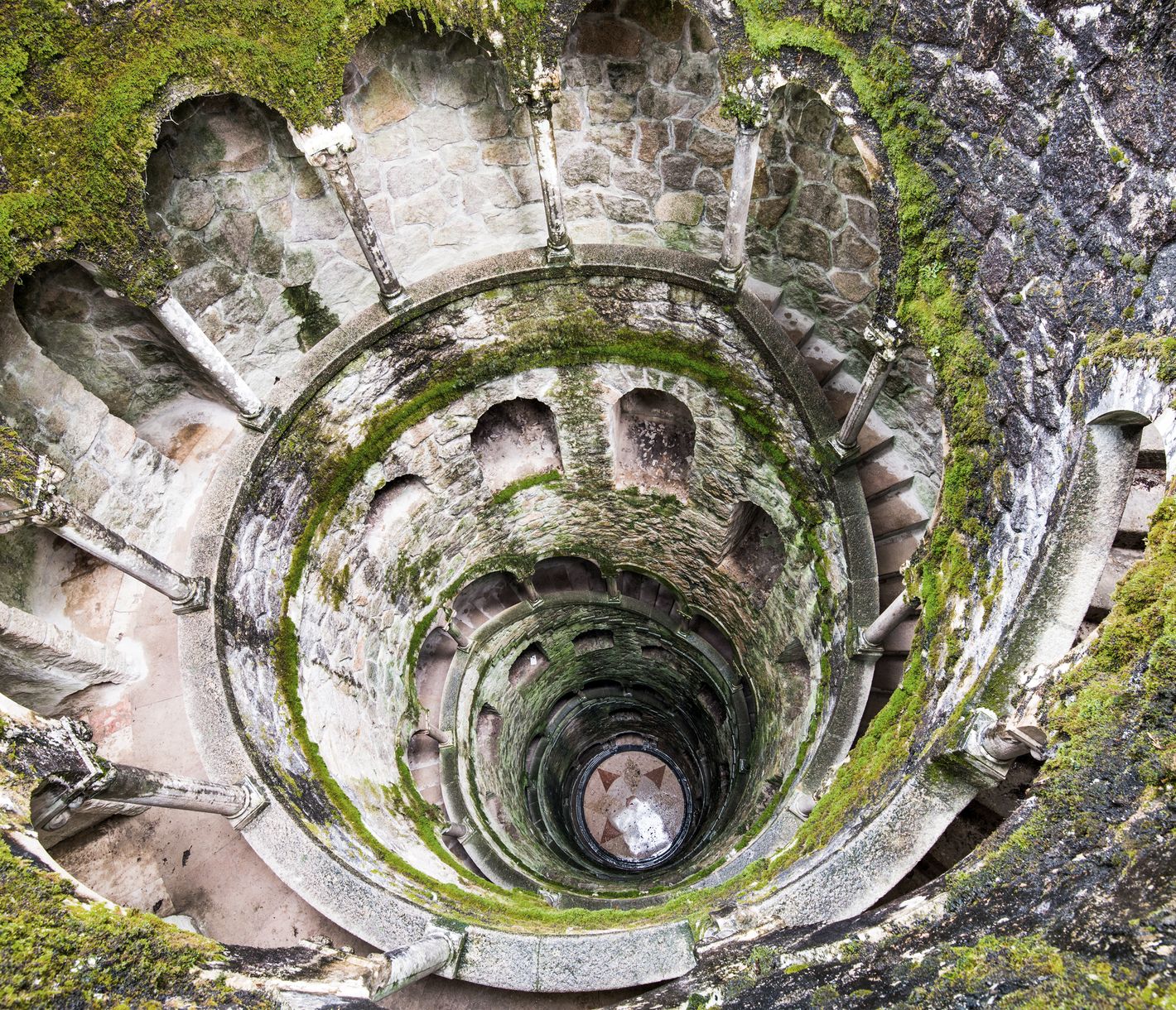 Der Brunnen Poço Iniciatico bei Sintra, Portugal