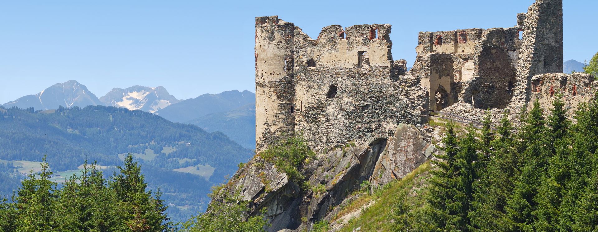 Die Ruinen des Schloss Steinschloss