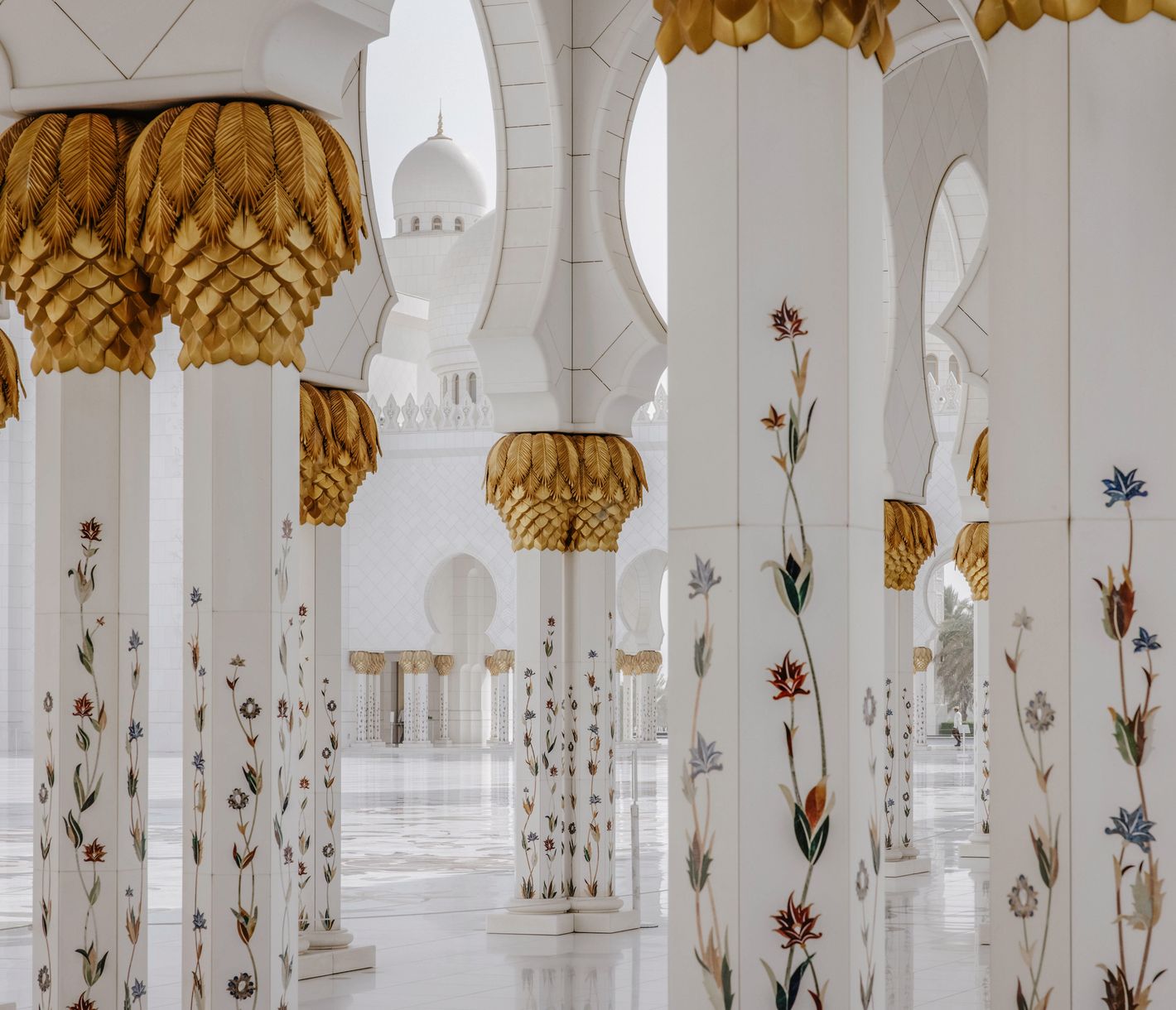 Sheikh Zayed Moschee – Säulenpracht aus Marmor und Gold