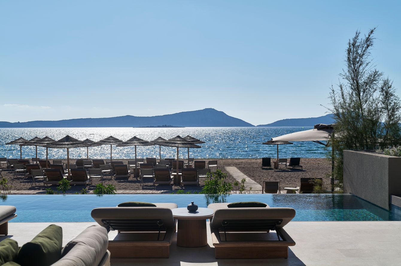 EWOW Beachfront Villa