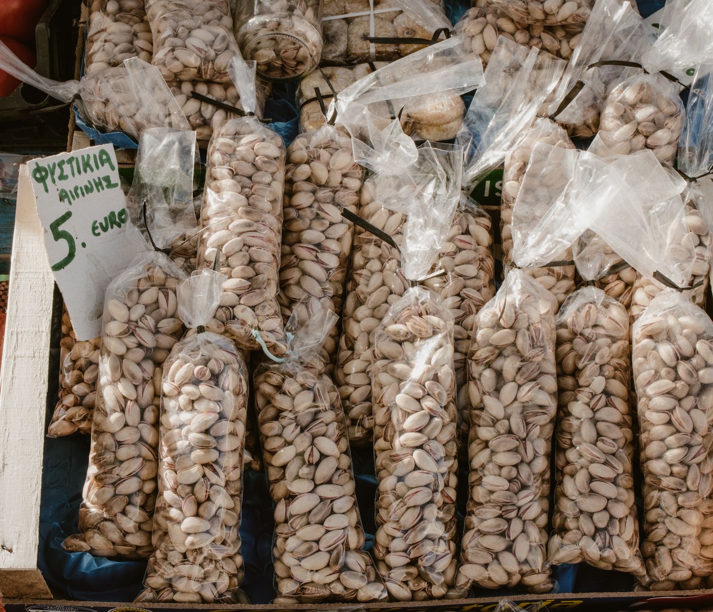 Frische Pistazien auf dem Markt von Ägina