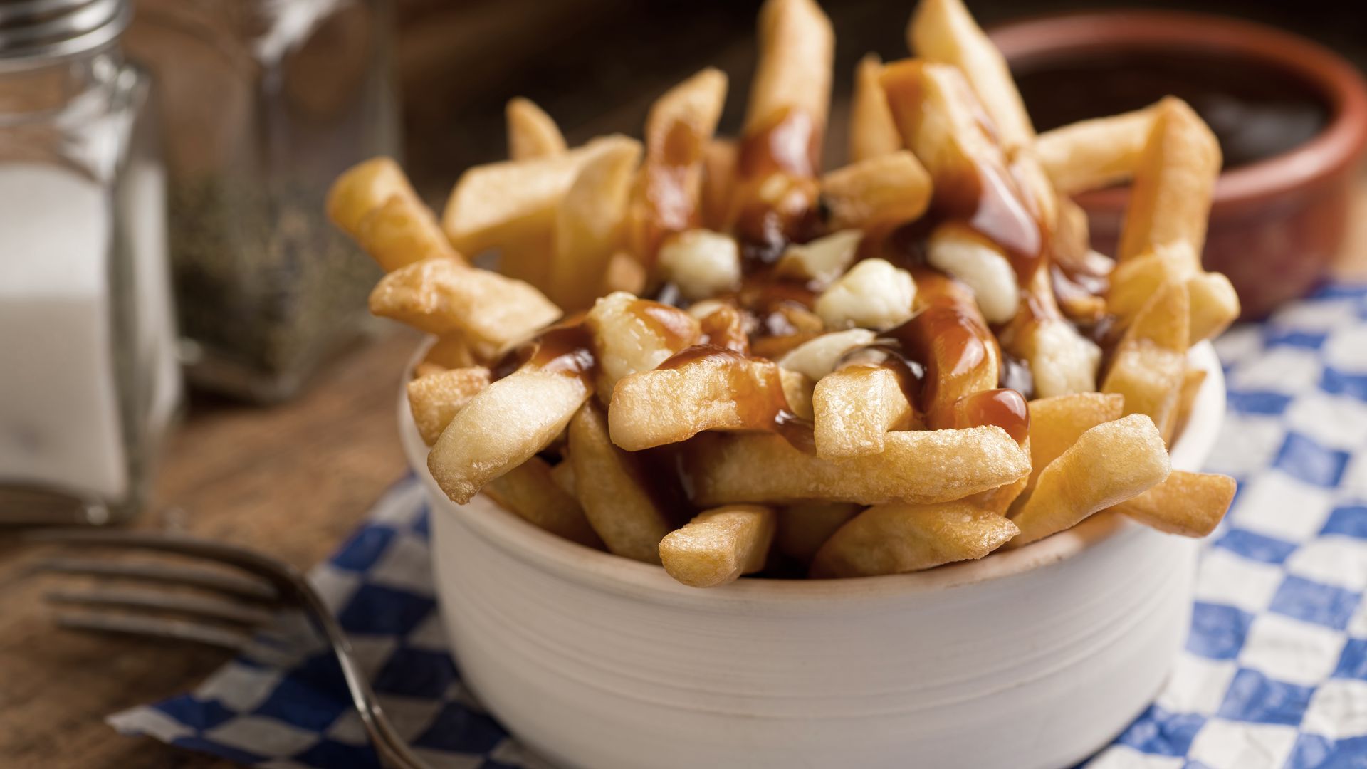 Was gibt es Québec-typischeres als eine Portion Poutine!