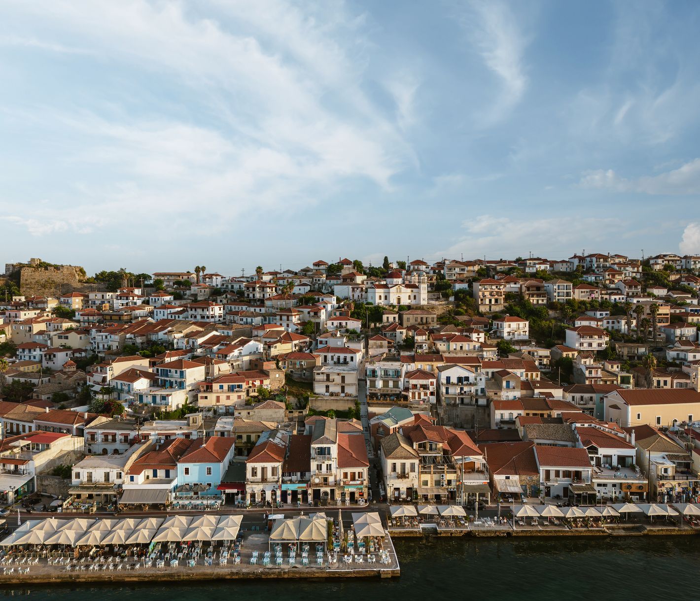 Koroni – Luftaufnahme der malerischen Küstenstadt mit venezianischem Flair