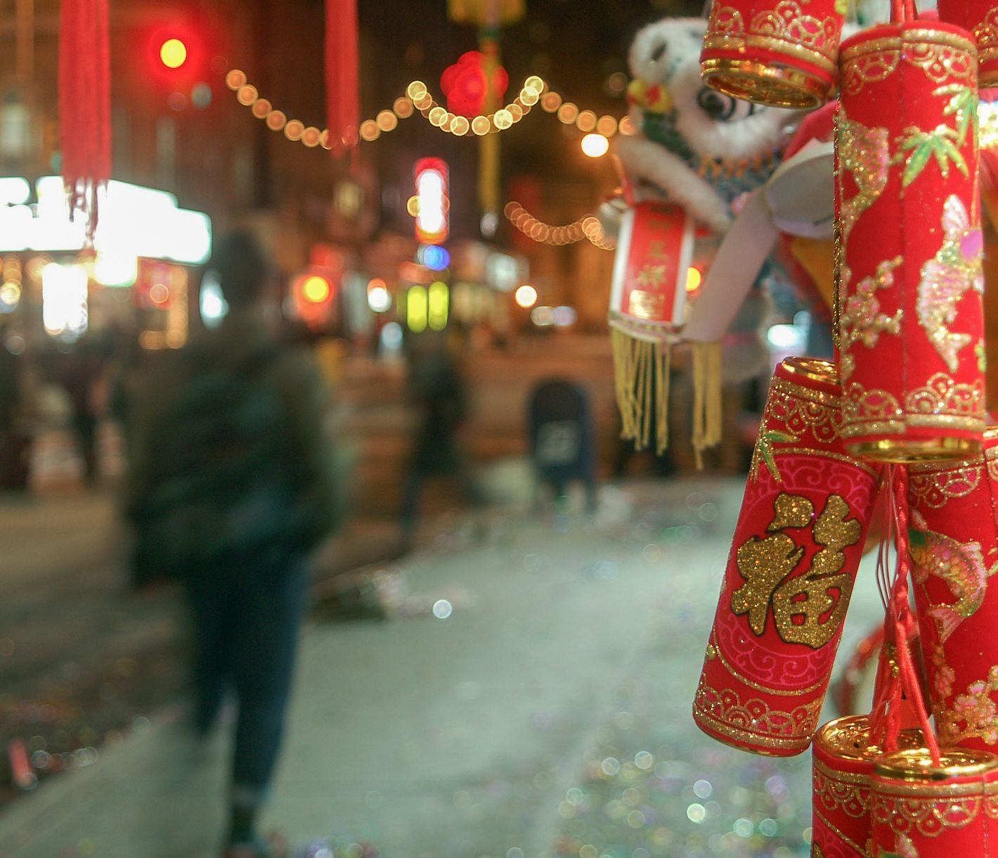 Le soir, lorsque les néons s’allument, le quartier chinois de Manhattan est particulièrement harmonieux et la vie y est délicieusement colorée.