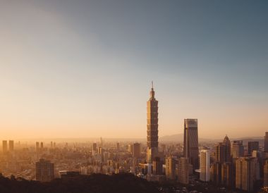 Taipeh ist eine lebendige Stadt, deren Skyline vom 508 m hohen Taipei 101 geprägt ist.