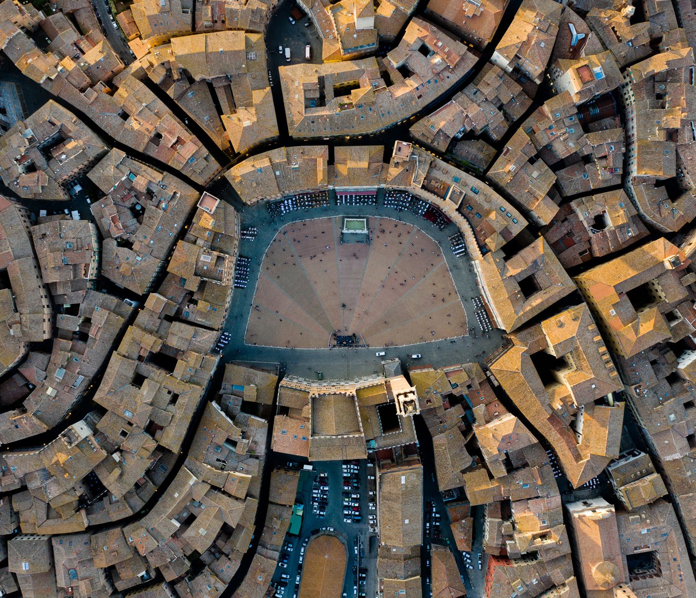 Herzstück Sienas: die Piazza del Campo