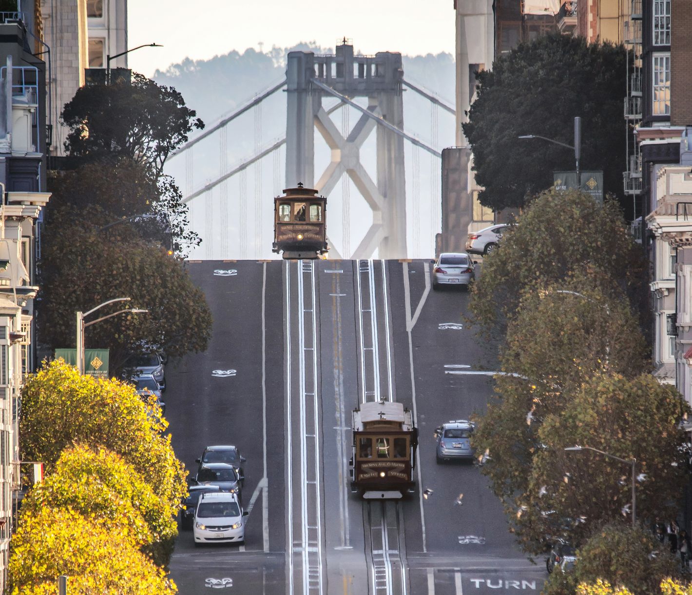 Eine Fahrt mit den Cable Cars darf bei einem San-Francisco-Besuch nicht fehlen.