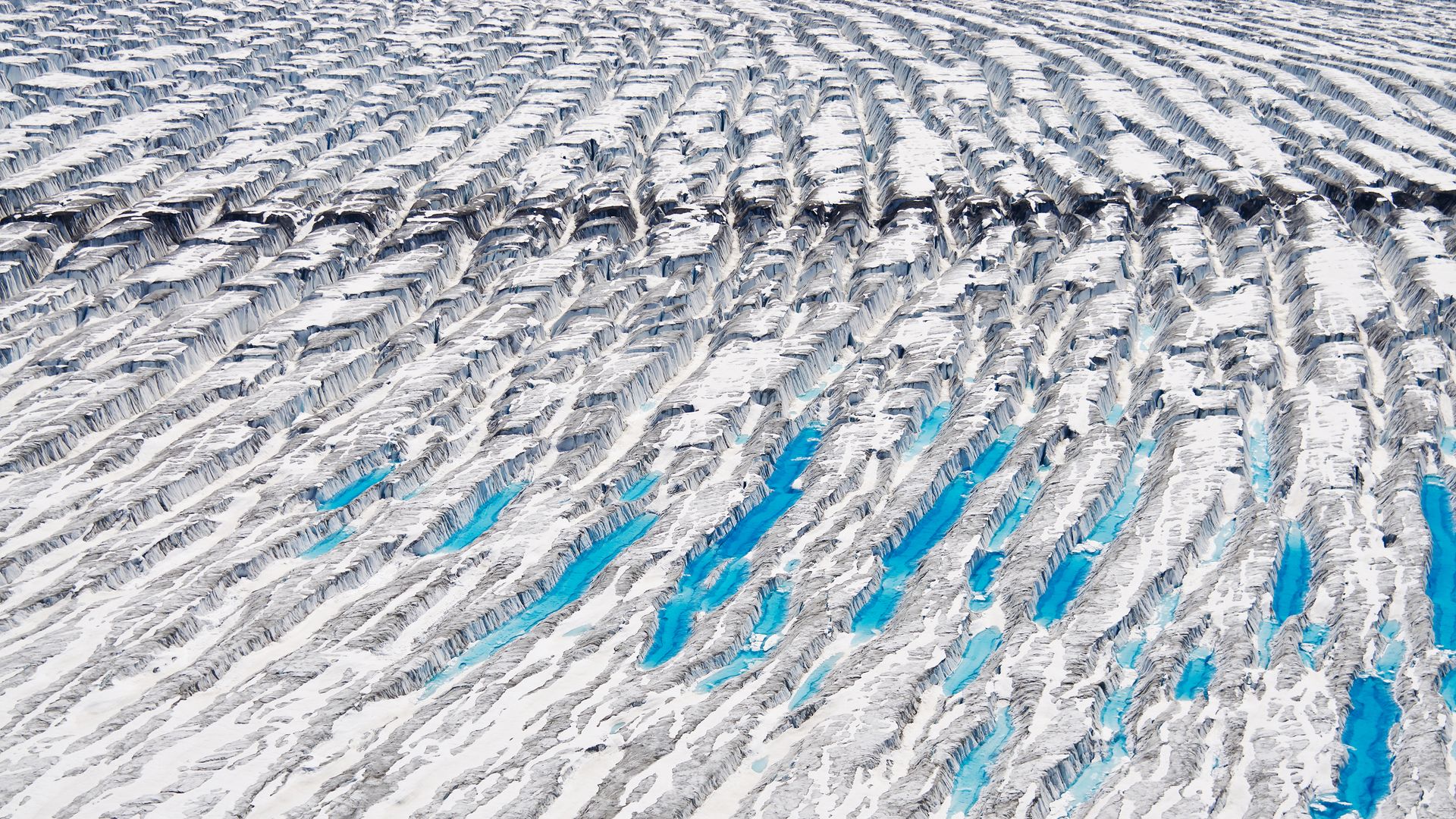 Sillons profonds du glacier.