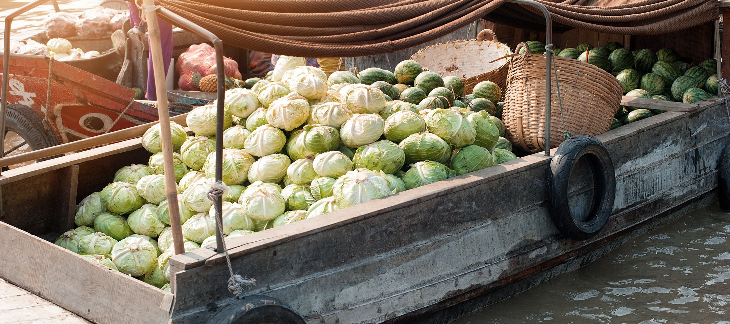 Der berühmte schwimmende Grosshandel-Markt von Cai Rang im Mekong-Delta