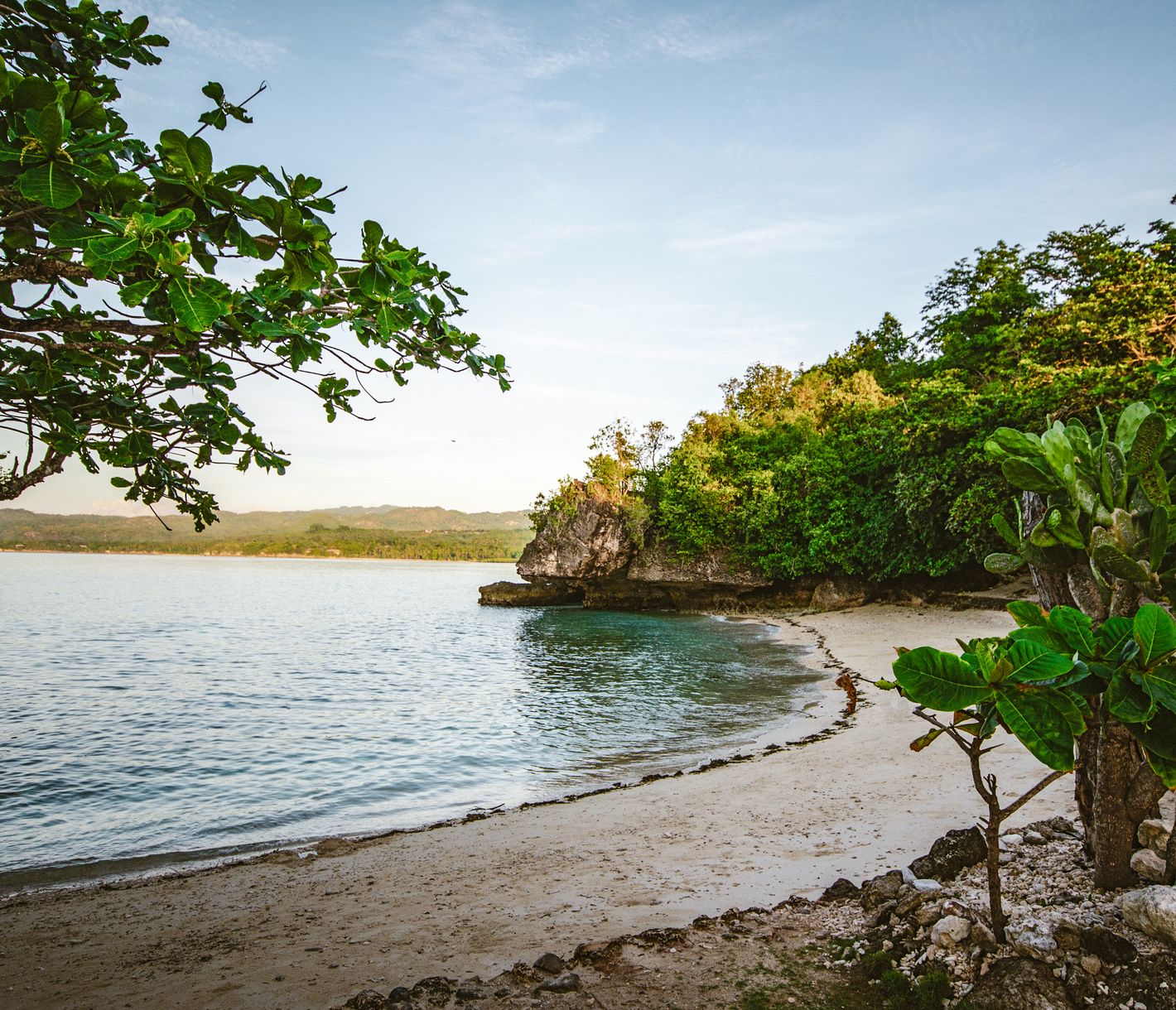 Am Salagdoong Beach auf Siquijor entfaltet sich ein tropisches Paradies.