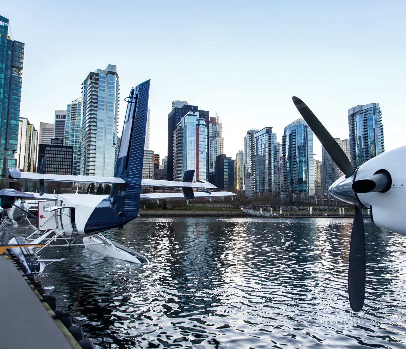 Von hier aus geht es los mit dem Wasserflugzeug nach Victoria.