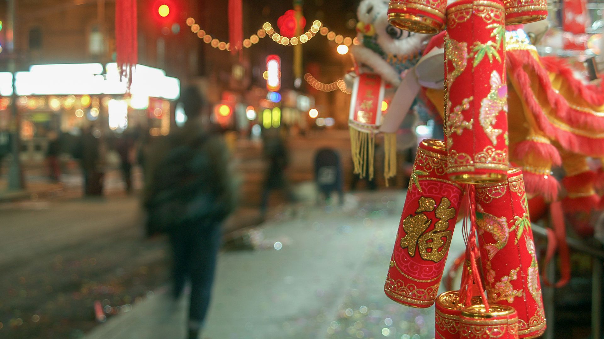 Le soir, lorsque les néons s’allument, le quartier chinois de Manhattan est particulièrement harmonieux et la vie y est délicieusement colorée.