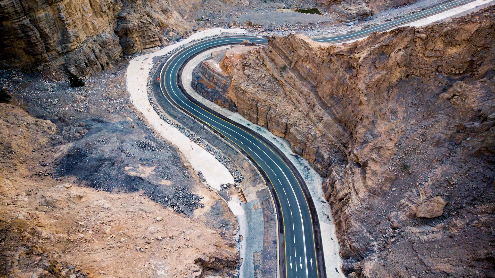 Wüstenstrasse in den Emiraten