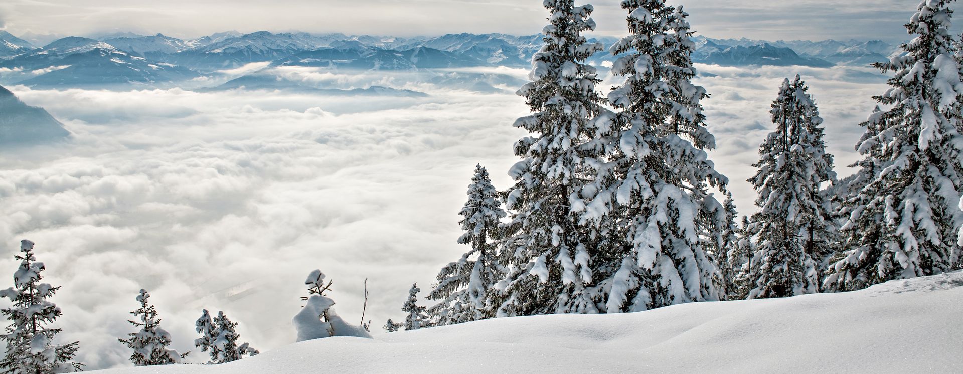 Schneebedeckte Berge bei Kufstein