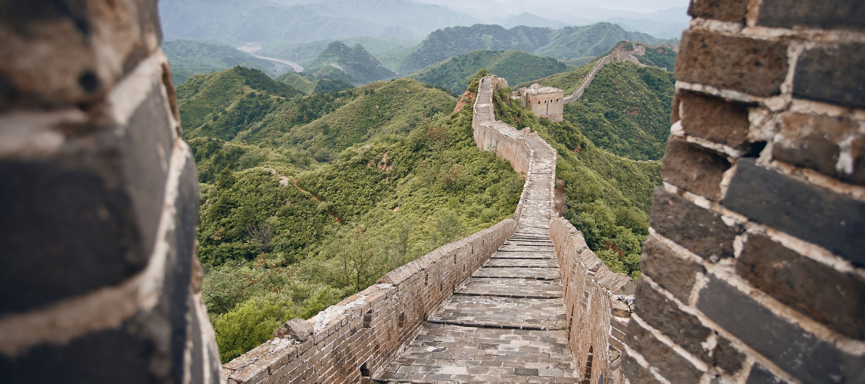 Legenden nach soll die Chinesische Mauer sogar vom Mond aus sichtbar sein.