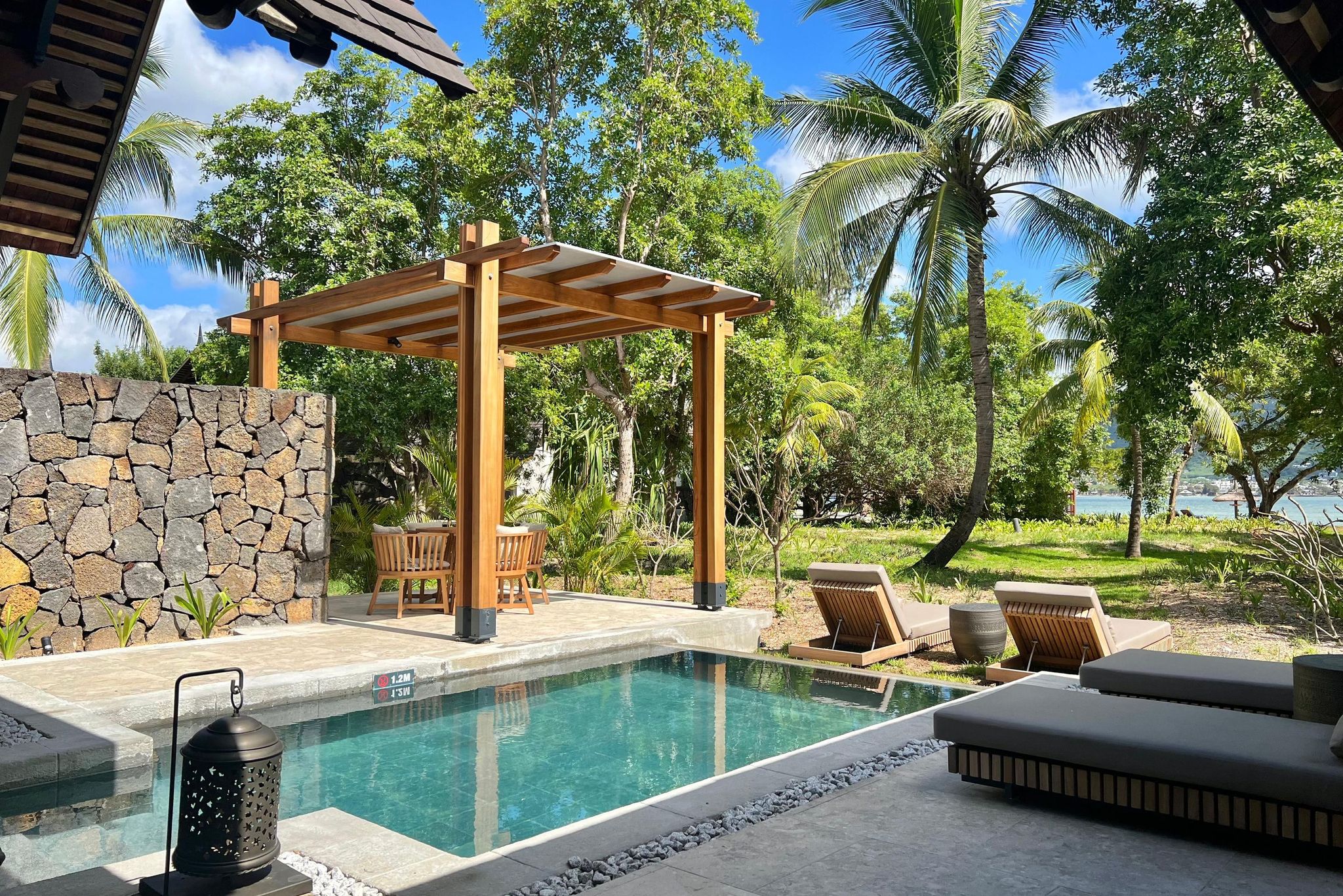 Beachfront Luxury Suite Pool Villa