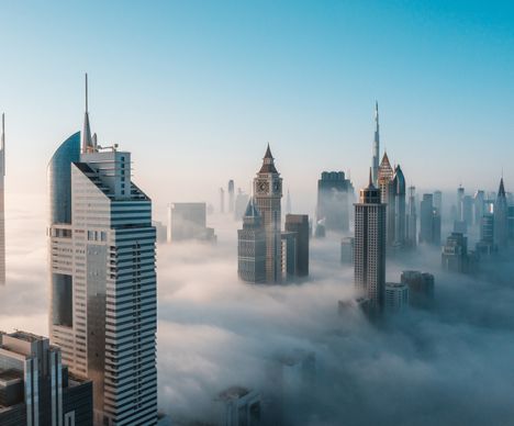 Dubai im Nebelmeer