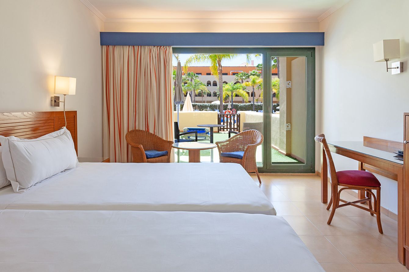 Chambre double vue mer latérale