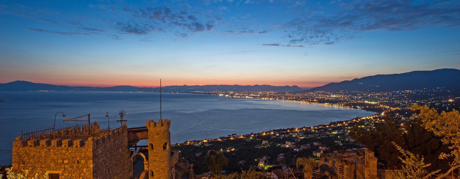 Mittelalterliche Burg aus dem 13. Jahrhundert