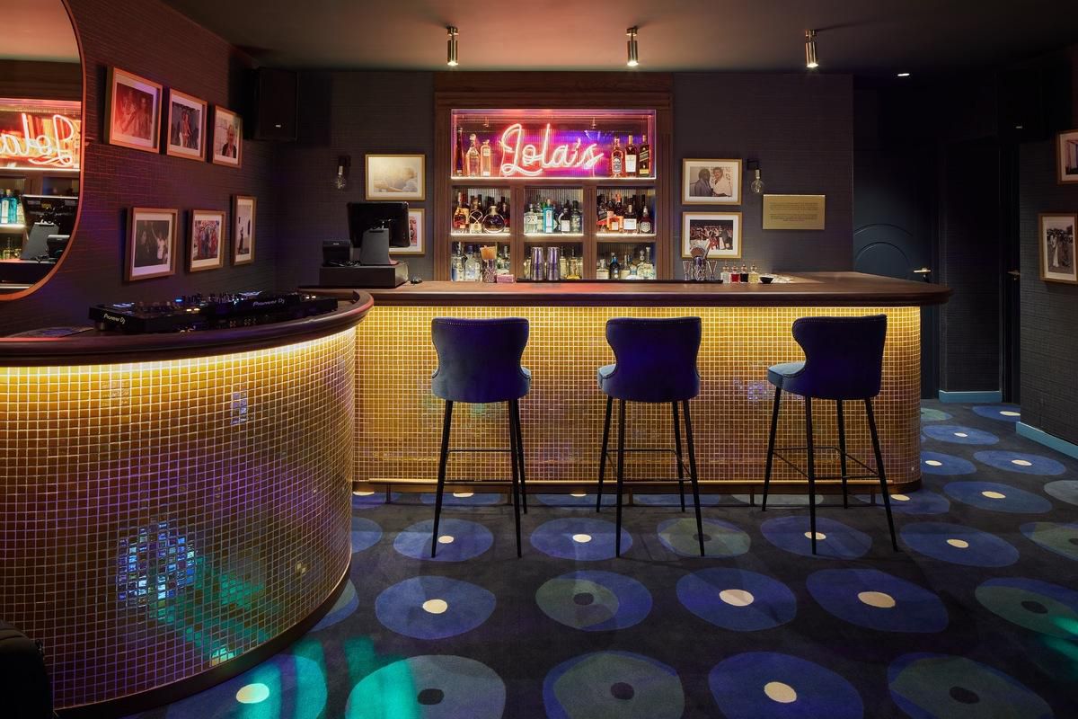 Bar