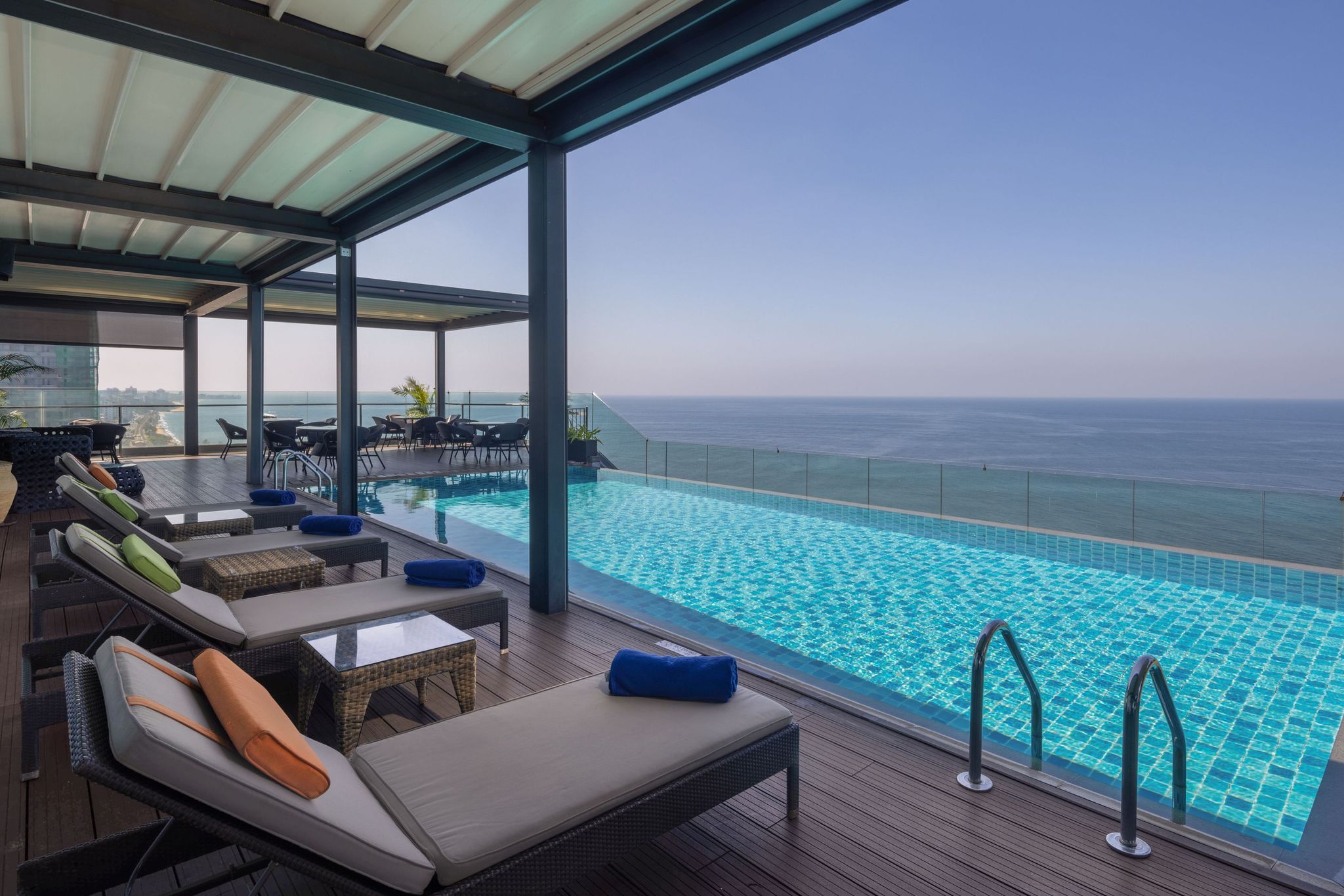 Rooftop-Swimmingpool