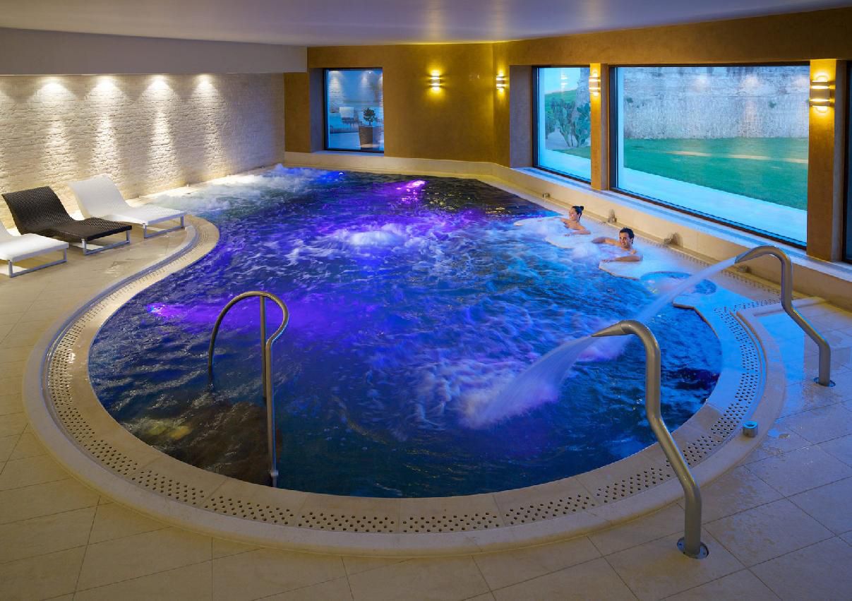 Piscine intérieure