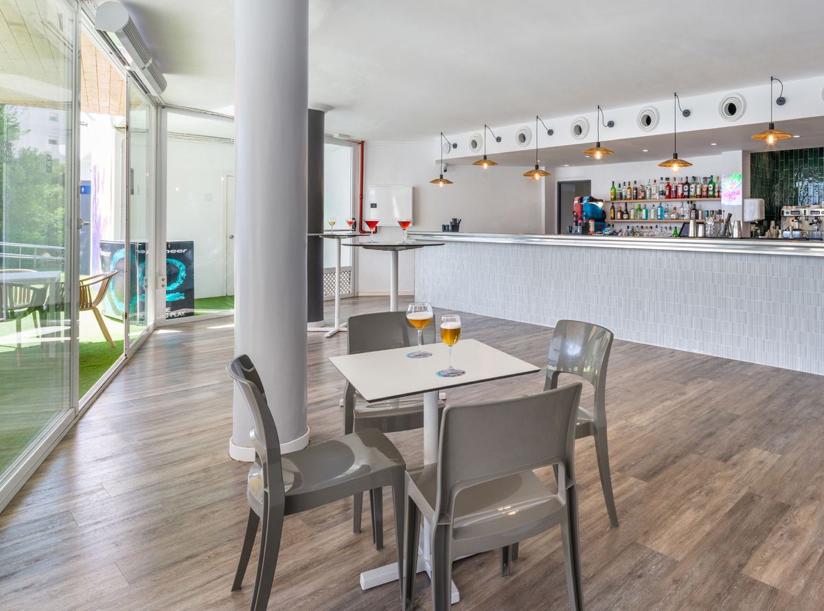 Bar