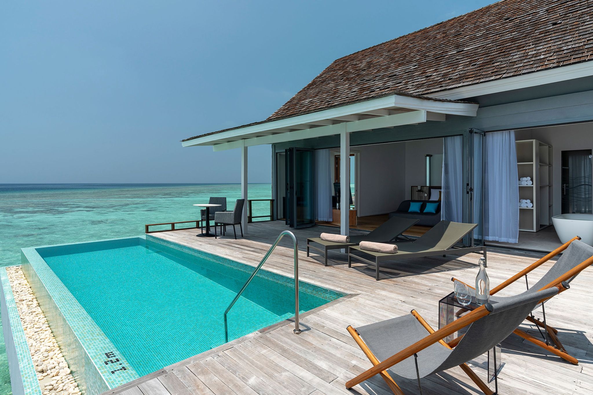 Thundi Water Villa mit Pool