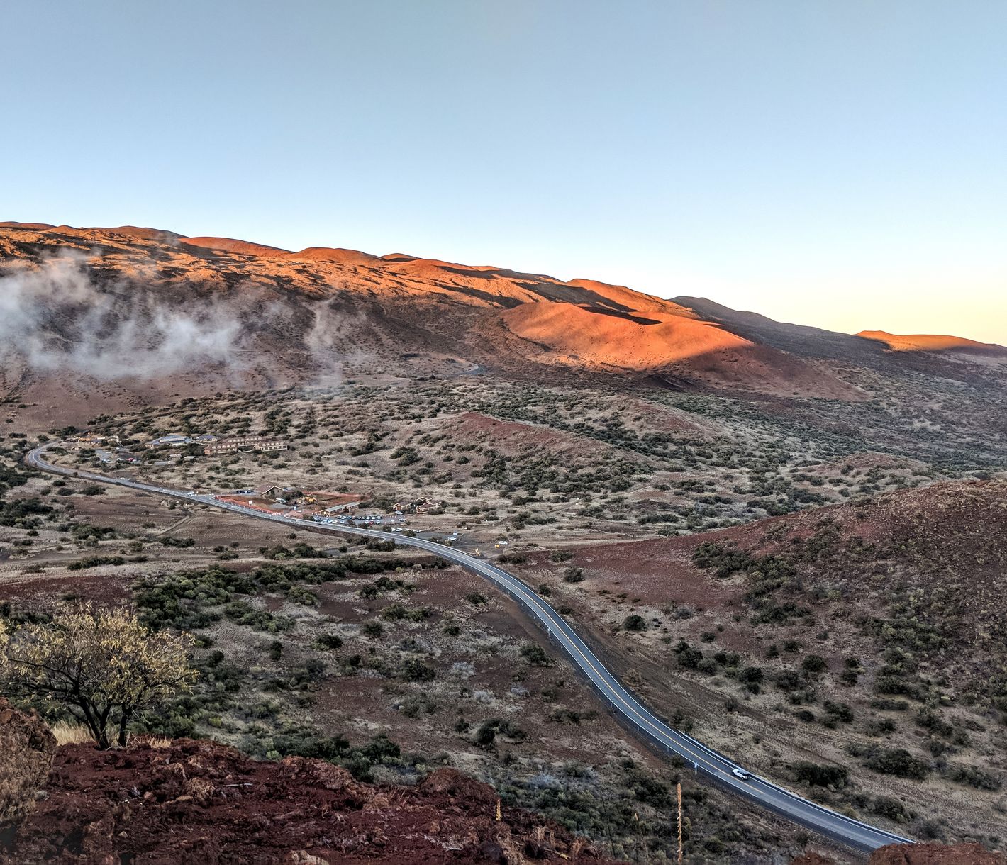 Eine Tour auf den Mauna Kea zu unternehmen gehört zu den einmaligen Erlebnissen auf einer Hawaii Reise.