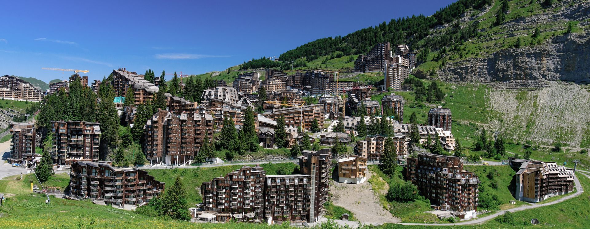 Das Bergresort im Sommer in voller Pracht