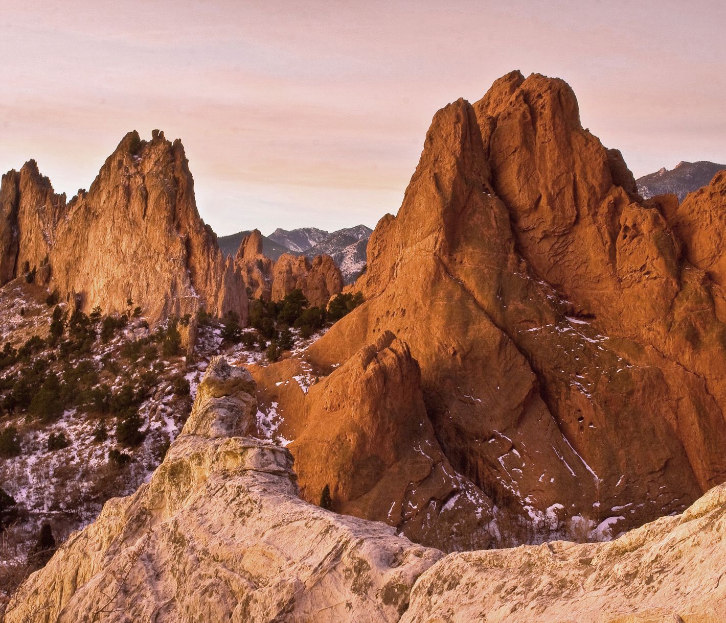 Die hoch aufragenden Felsformationen sind charakteristisch für den Garden of the Gods Park.