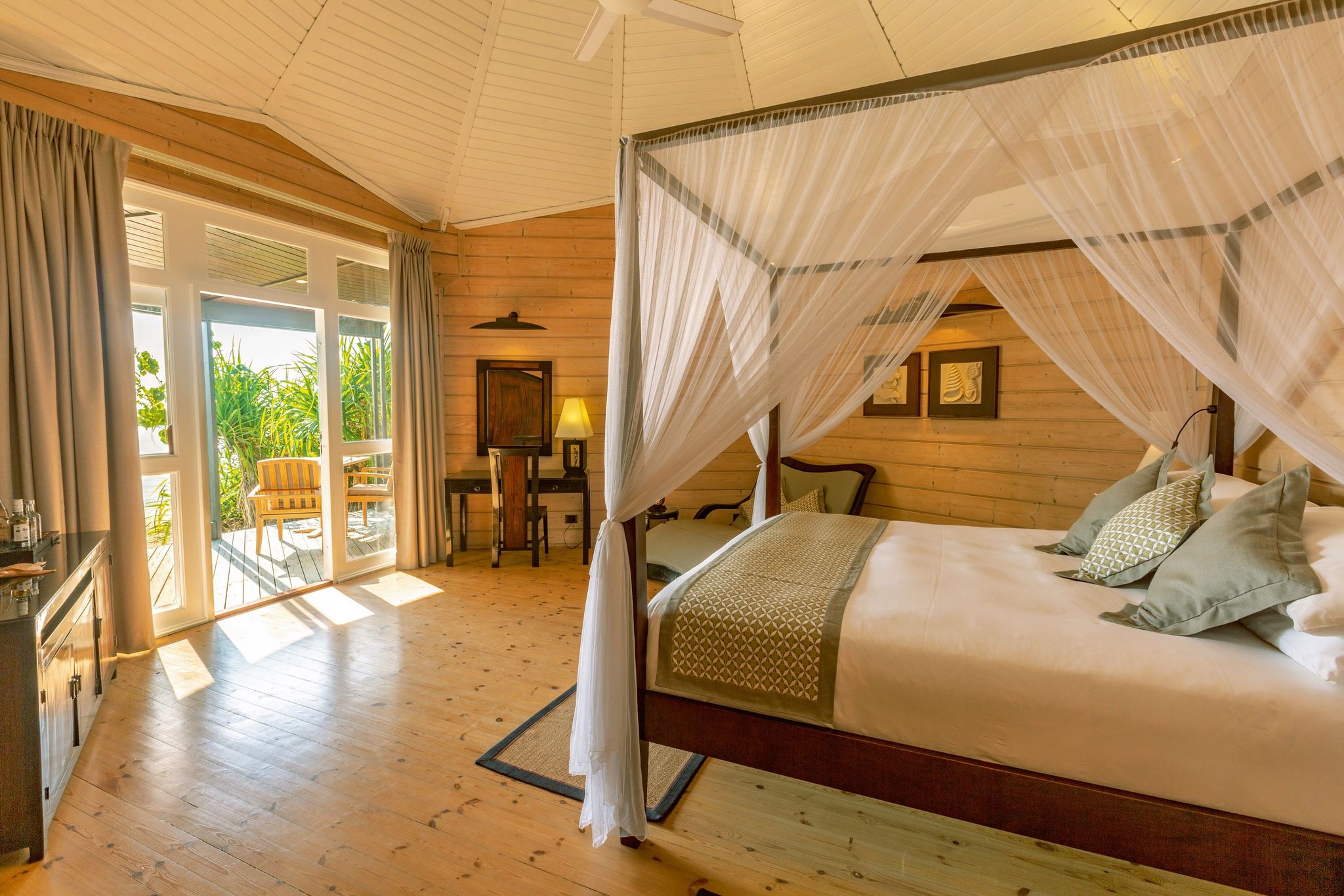 Jacuzzi Beach Villa