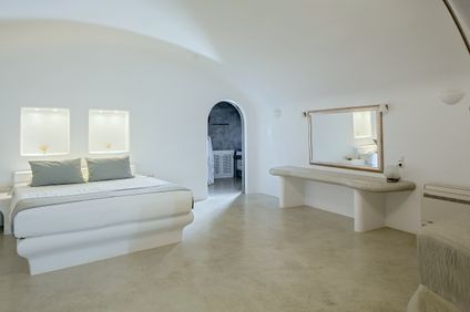 Deluxe Plunge Pool & Indoor Jacuzzi Suite