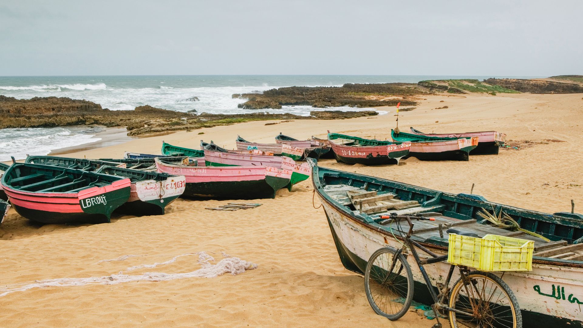 Oualidia, barques de pêcheurs sur la plage