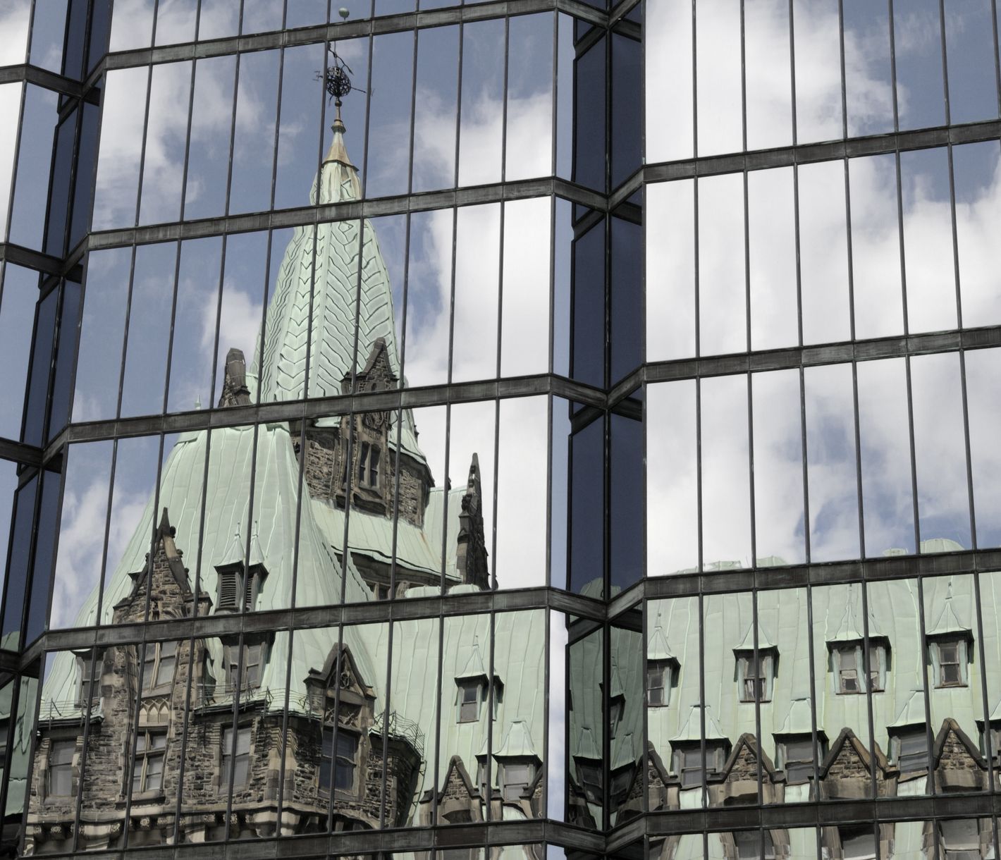 Le Parlement canadien siège dans ce beau bâtiment datant de 1865