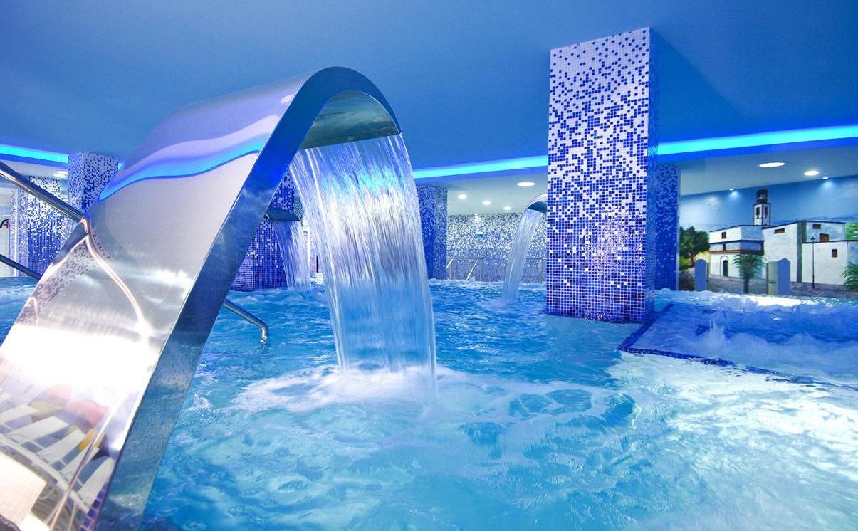 Piscine intérieure