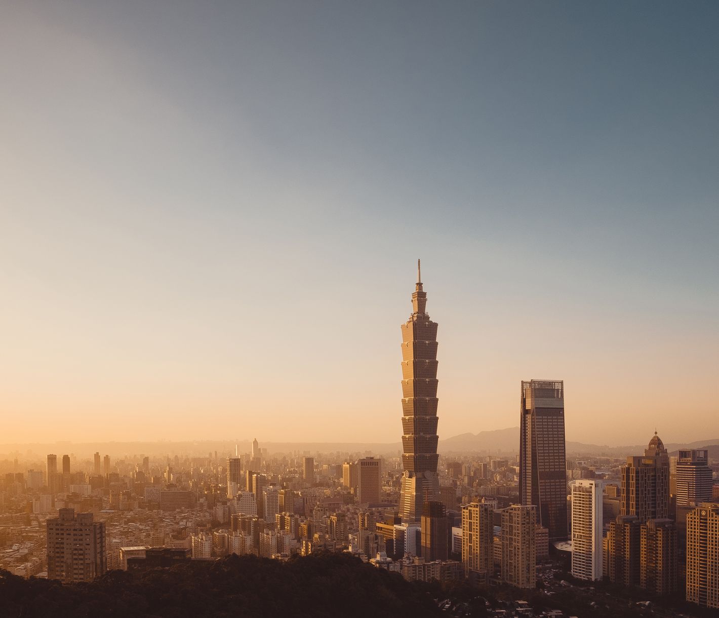 Taipeh ist eine lebendige Stadt, deren Skyline vom 508 m hohen Taipei 101 geprägt ist.