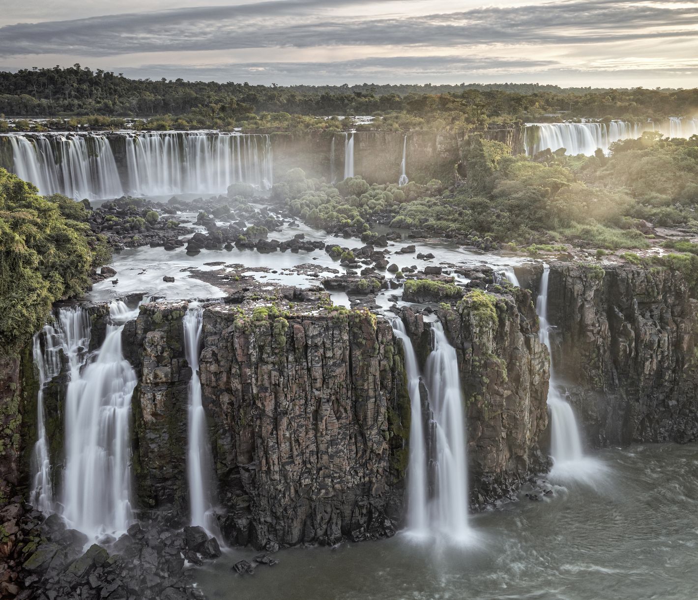 Iguazu: 275 Wasserfälle im Dschungel