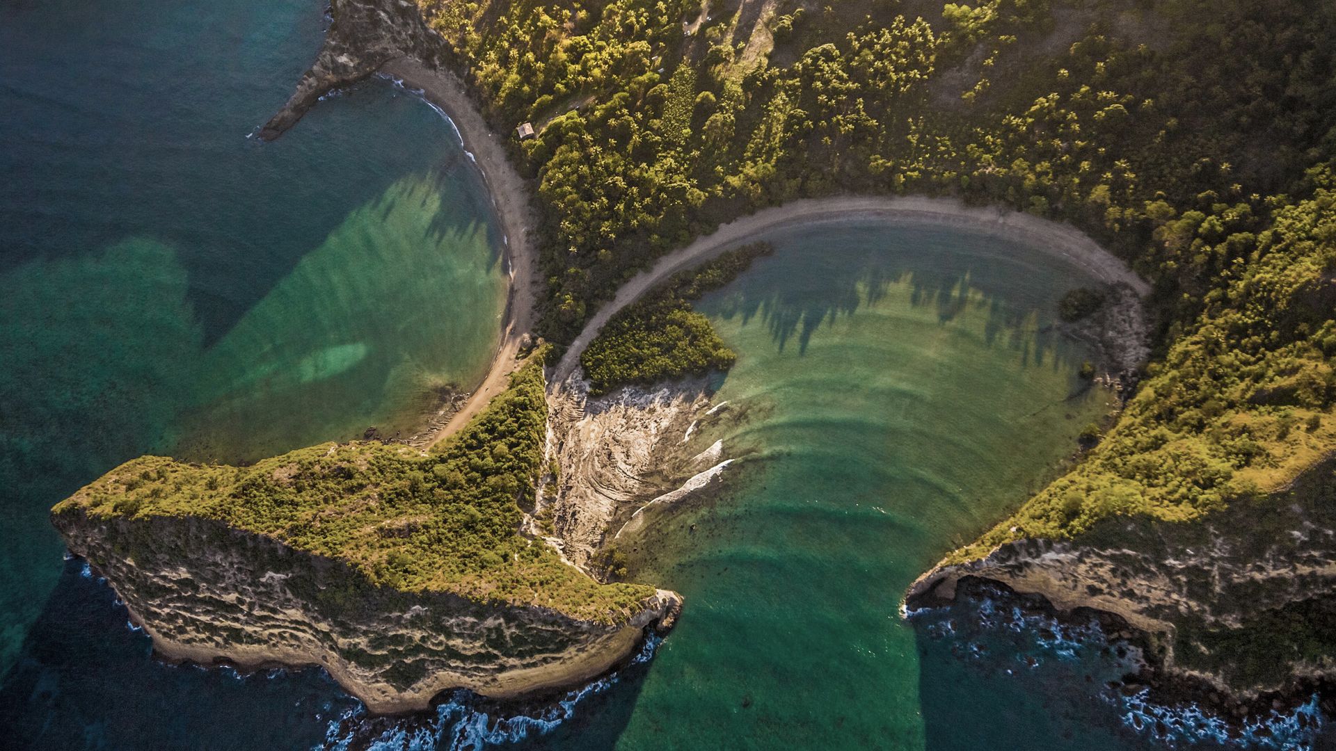 La spectaculaire plage de Moya et ses environs