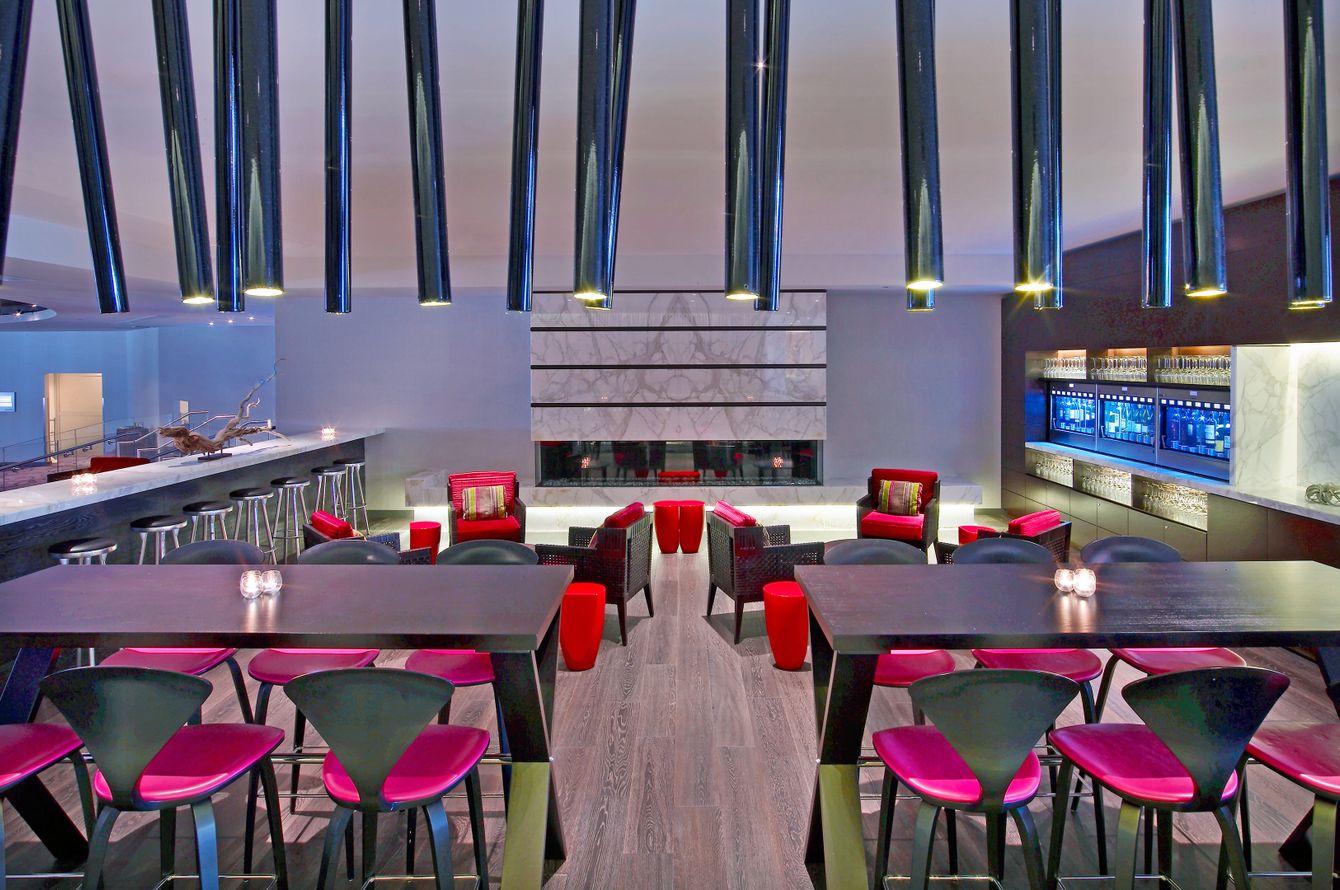 Bar & Lounge