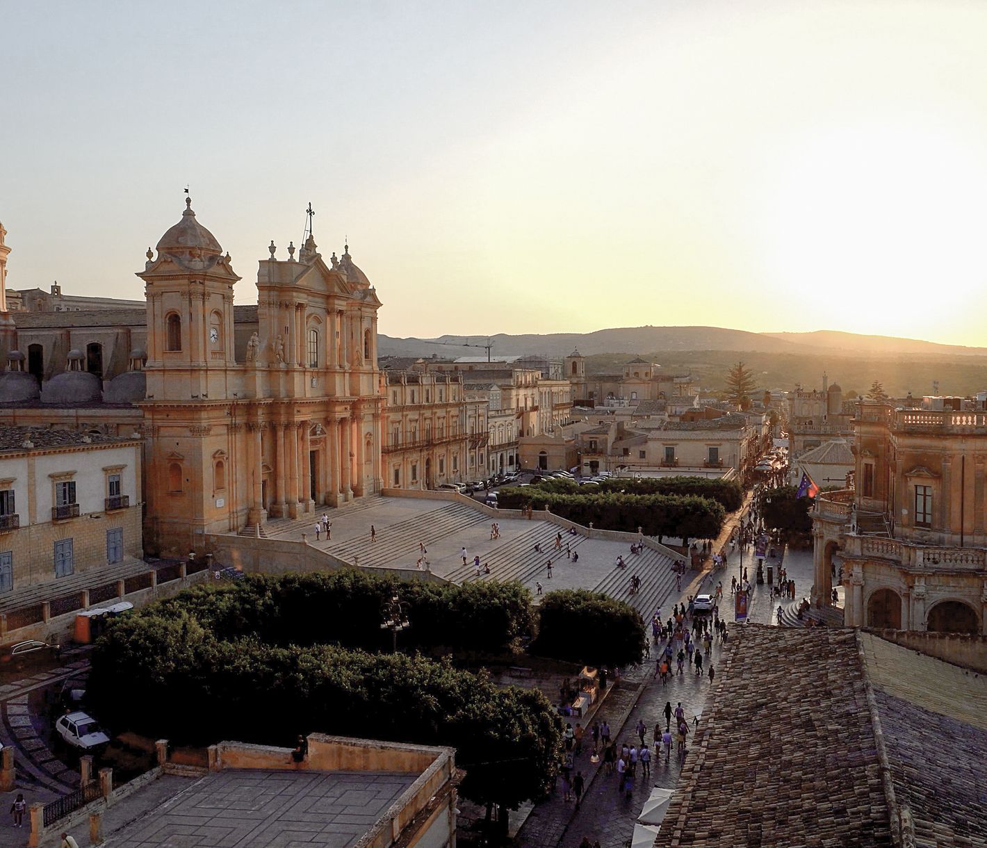 Piazza del Duomo im sizilianischen Noto mit der Barockkathedrale