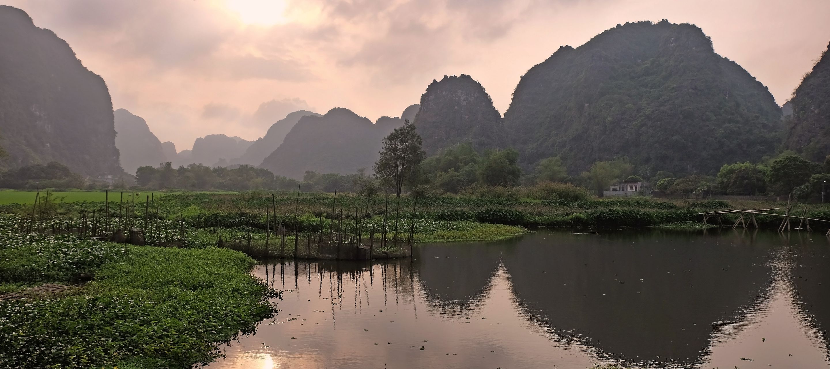 Ninh Binh ist für seine Karst-Landschaft und die Höhlenformationen über die Landesgrenze bekannt.