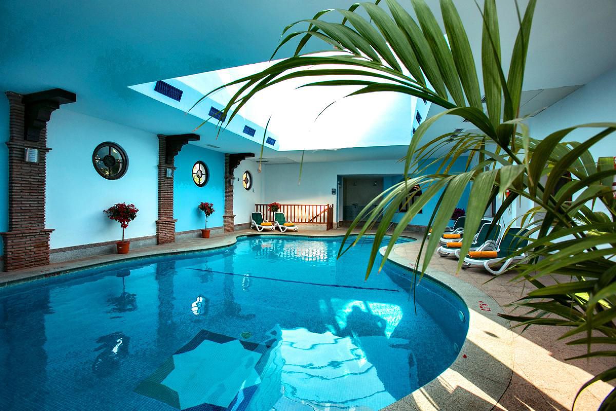 Piscine intérieure