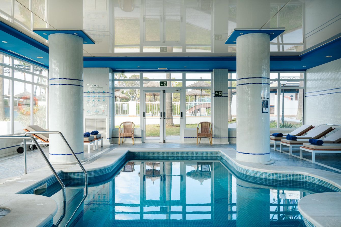 Piscine intérieure