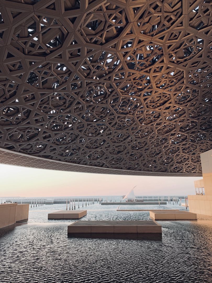 Le Louvre d’Abu Dhabi : quand art et architecture se conjugent pour le meilleur